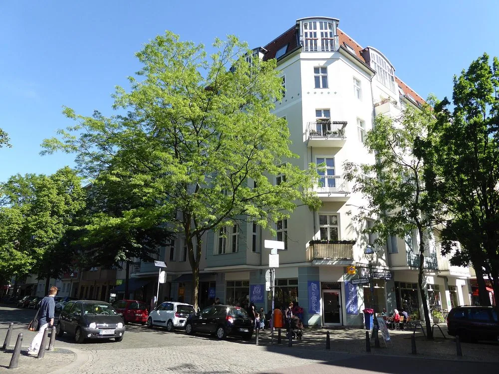 Gründerzeit-Eckhaus an der Pestalozzistraße in Berlin-Charlottenburg