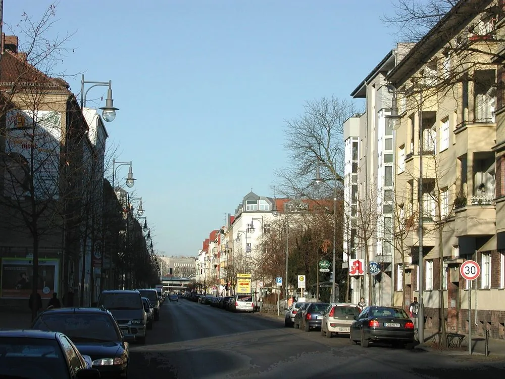 Wohn- und Geschäftsstraße Weitlingstraße in Berlin-Lichtenberg