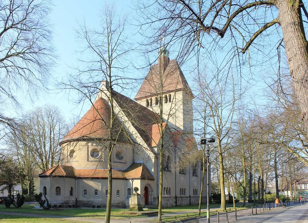 Historische Kirche im alten Ortskern von Berlin-Reinickendorf
